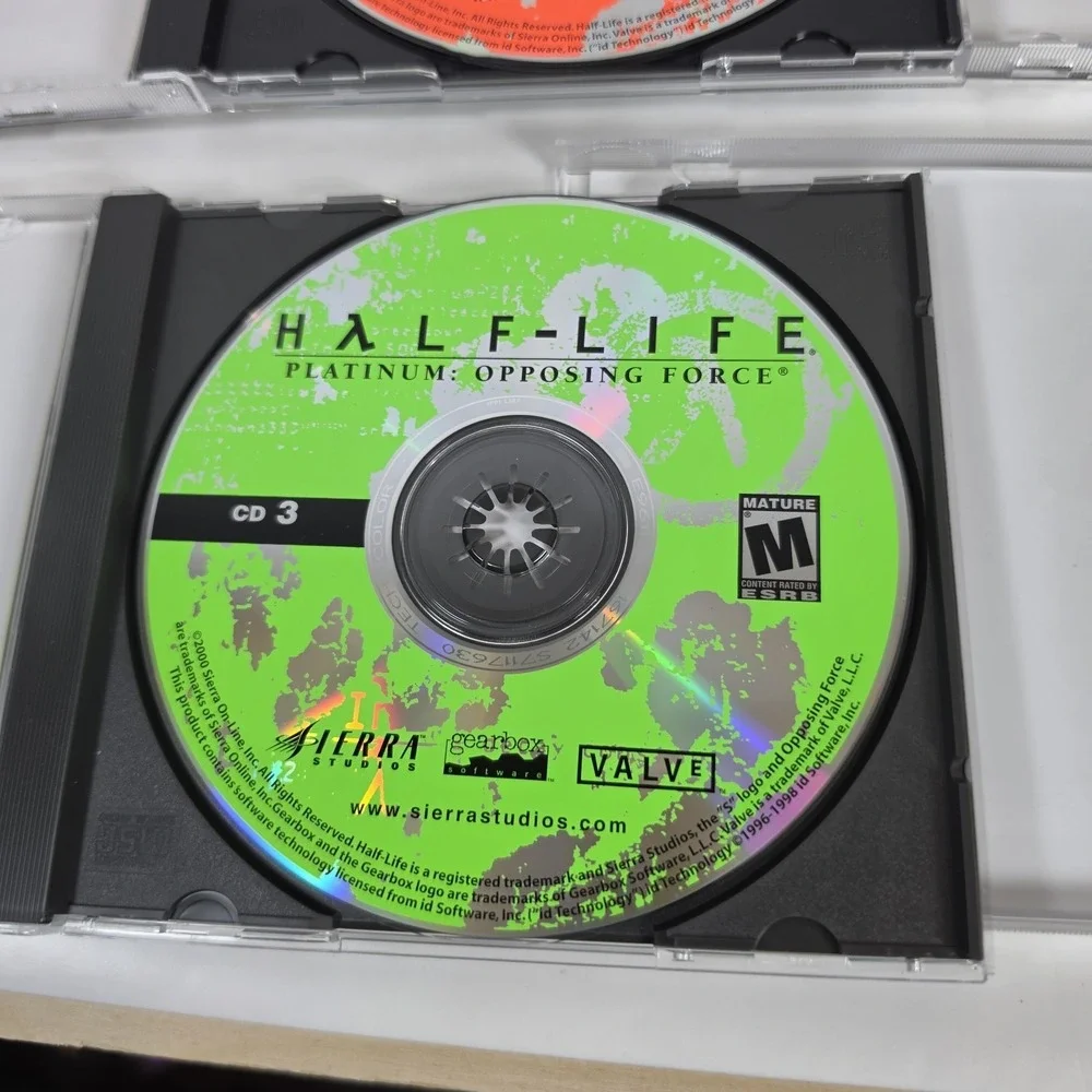 Half-Life Platinum‎ Collection Game of The Year 1st Edition 2002 PC Game